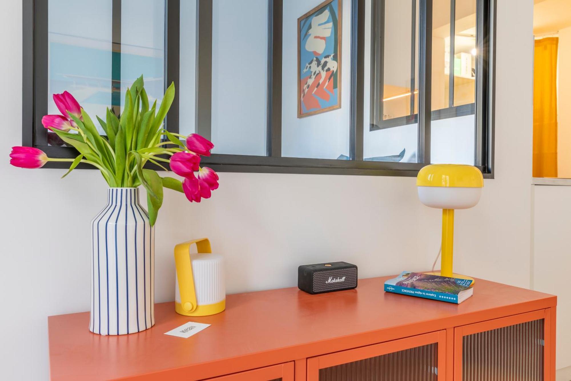 Petit Jaune, T2 Centre Ville Marseille Avec Balcon Extérieur photo